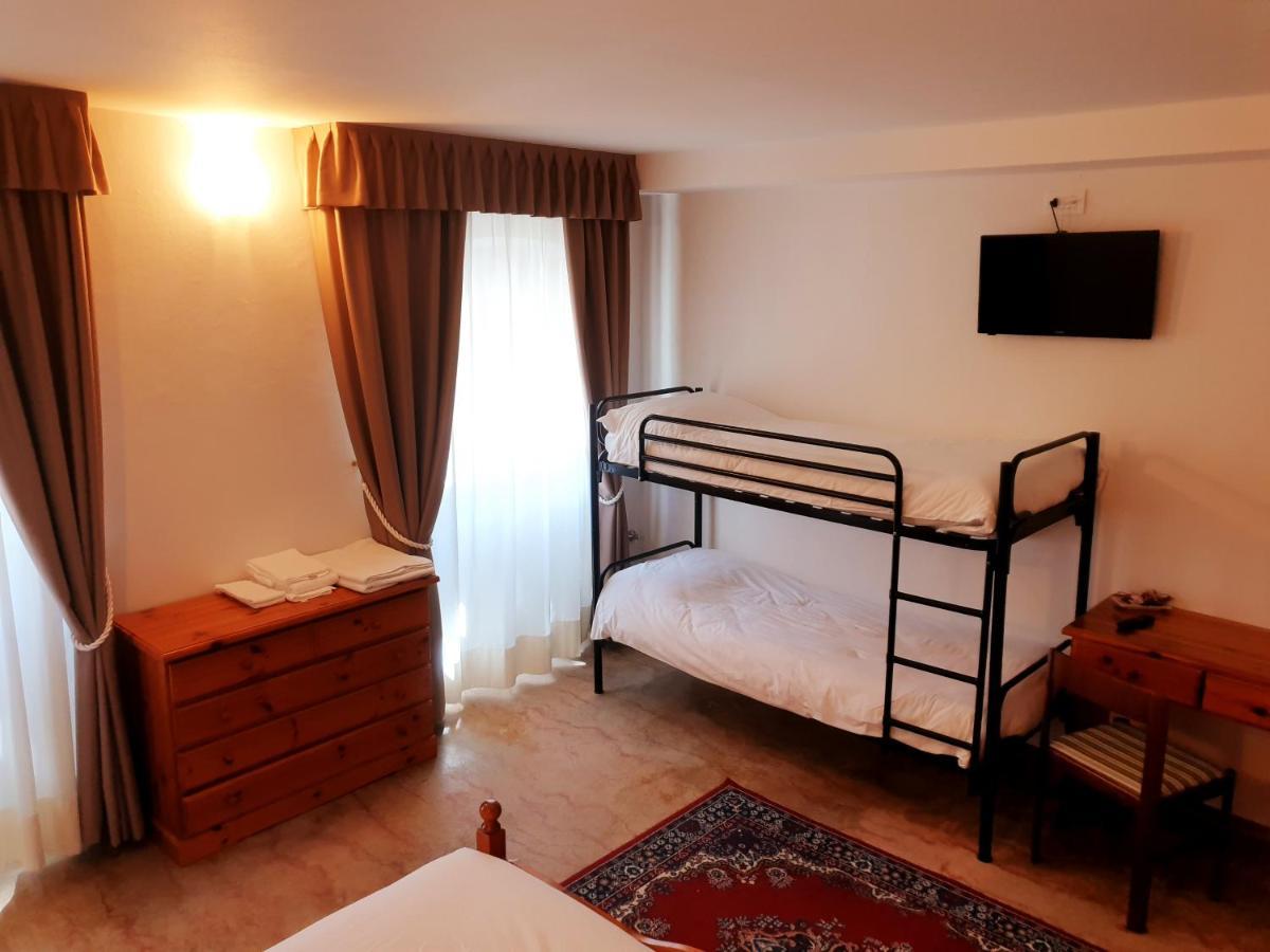 Albergo Trieste Lorenzago Di Cadore Exterior foto
