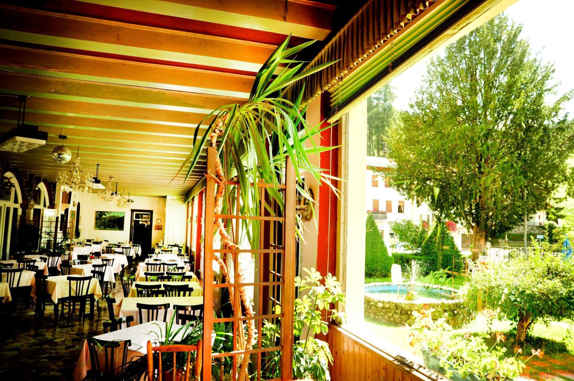 Albergo Trieste Lorenzago Di Cadore Exterior foto