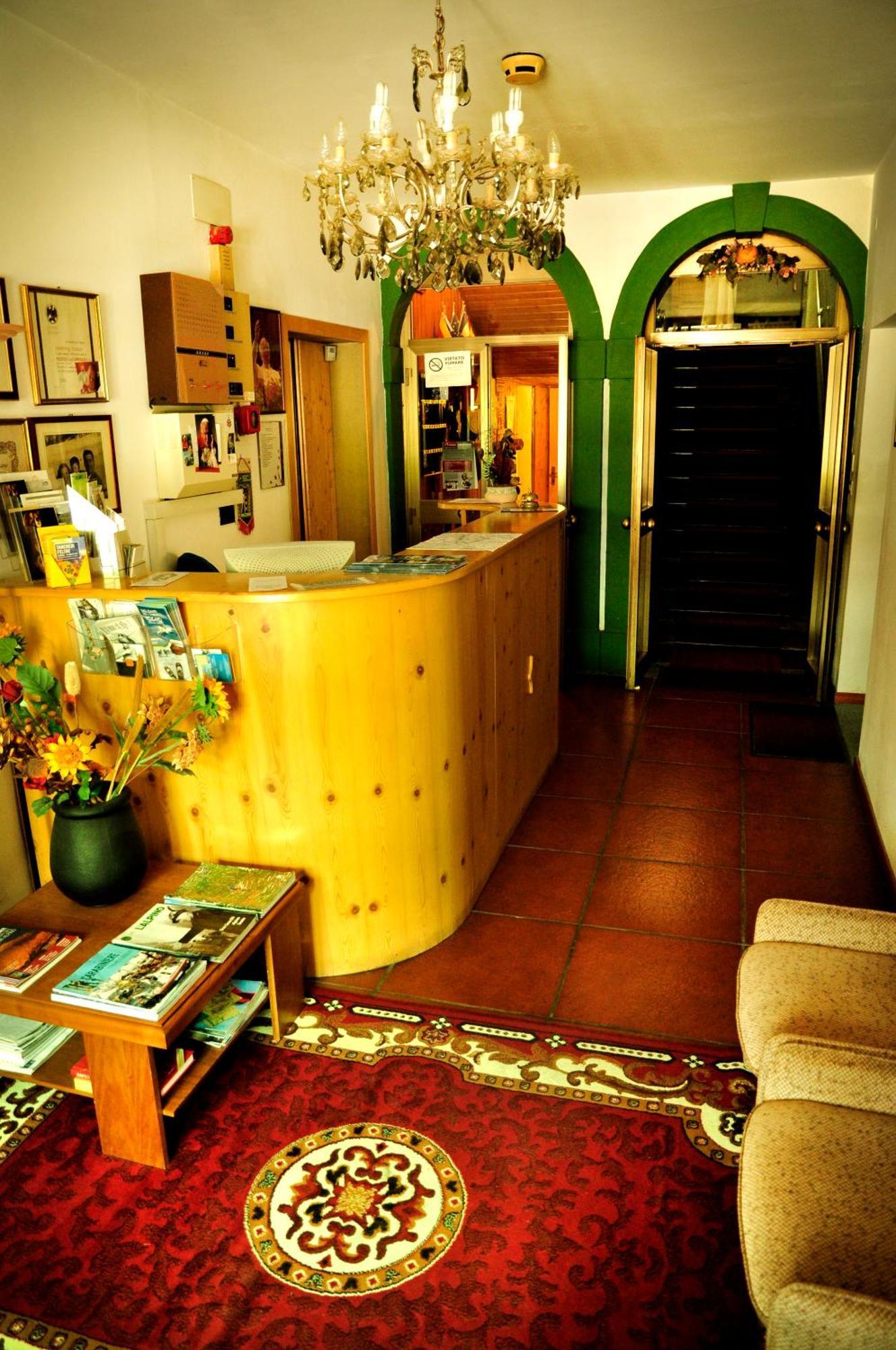Albergo Trieste Lorenzago Di Cadore Exterior foto